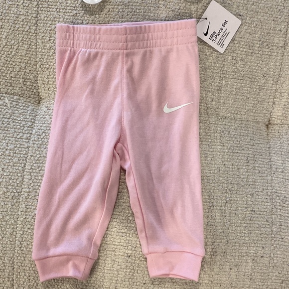 Nike 3 piece jogger set - Picture 3 of 4